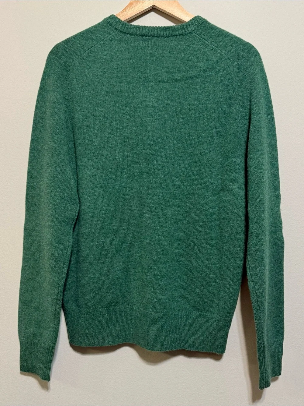 J. Crew Men Sweater V Neck Green 100% Lambswool Medium